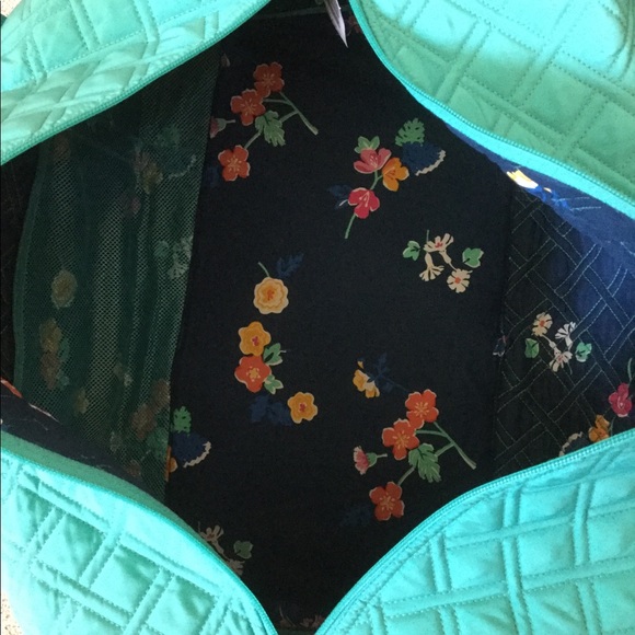 NWT VERA BRADLEY LARGE DUFFEL MICROFIBER - Picture 4 of 4